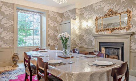 3 Bed in Bath 4