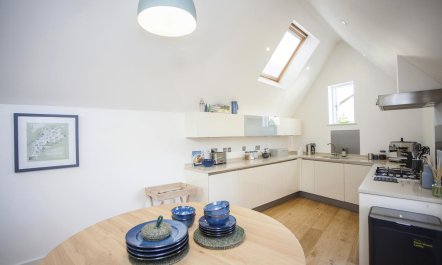 2 Bed in Bath 6