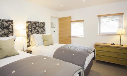 2 Bed in Bath 3
