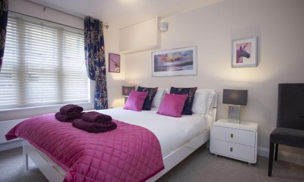 2 Bed in Bath 5