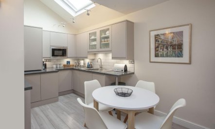 2 Bed in Bath 7