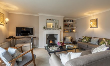 3 Bed in Bath 8