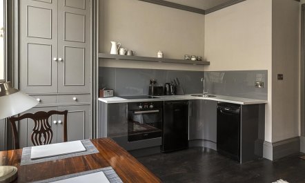 1 Bed in Bath 5