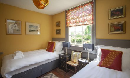 2 Bed in Bath 7