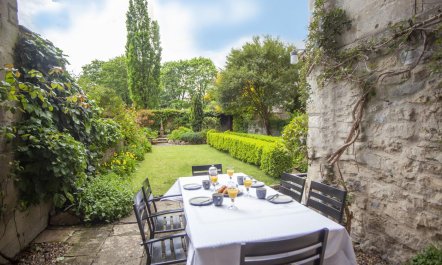 2 Bed in Bath
