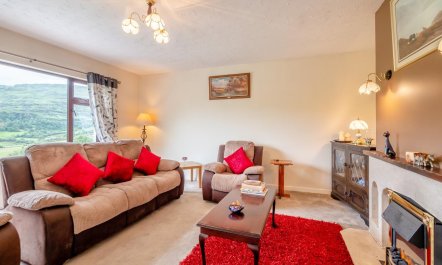 3 Bed in Releagh 2
