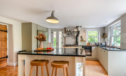 4 Bed in Molleston 8