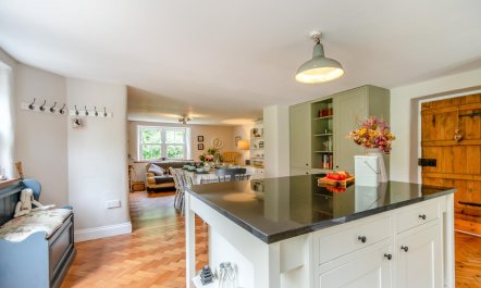 4 Bed in Molleston 6