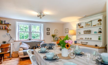 4 Bed in Molleston 1