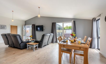 2 Bed in Somerton 8