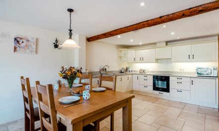 2 Bed in Hawley Bottom 5