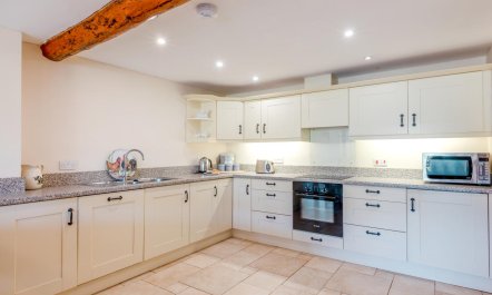 2 Bed in Hawley Bottom 6