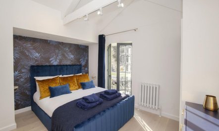2 Bed in Bath 2