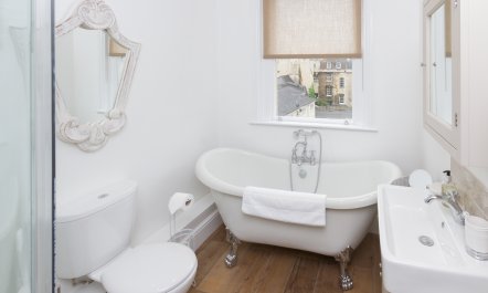 2 Bed in Bath 3