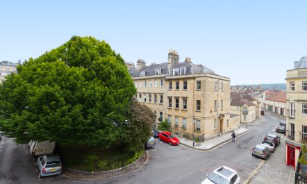 2 Bed in Bath 8