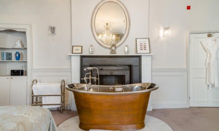 3 Bed in Bath 4
