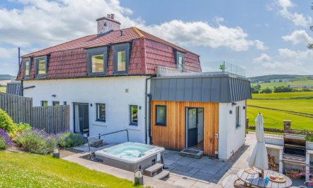 2 Bed in Newburgh 1
