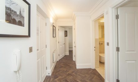 2 Bed in Bath 8