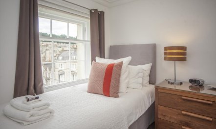 2 Bed in Bath 4
