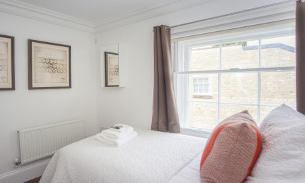 2 Bed in Bath 7