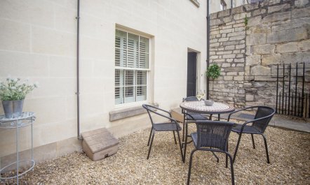 1 Bed in Bath 8