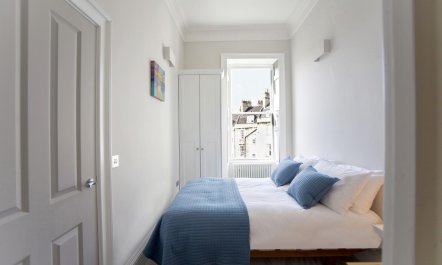 2 Bed in Bath 4