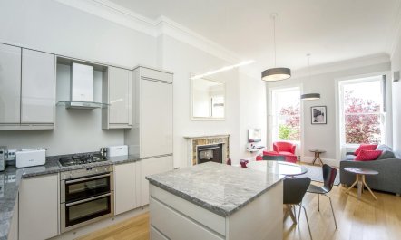 2 Bed in Bath 6