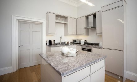 2 Bed in Bath 7
