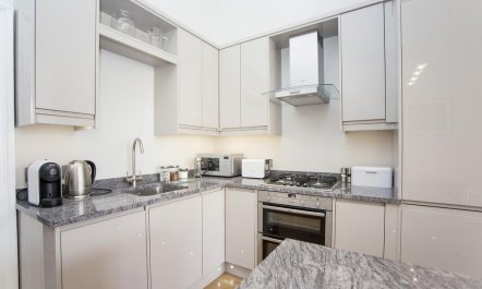 2 Bed in Bath 3