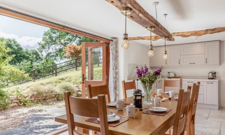 2 Bed in Hawley Bottom 1