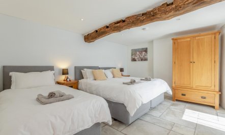 2 Bed in Hawley Bottom 9