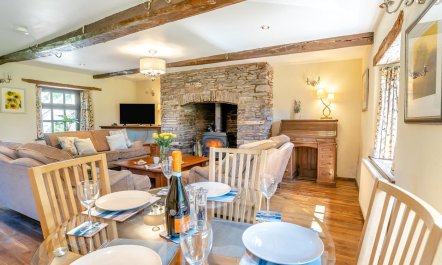 2 Bed in Cantref 4