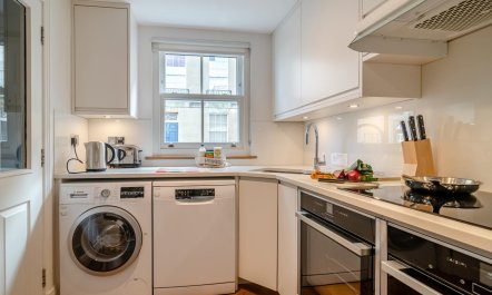 2 Bed in Bath 5