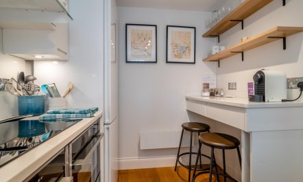 2 Bed in Bath 6