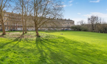 2 Bed in Bath 1