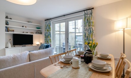 2 Bed in Bath 9