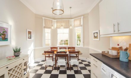 3 Bed in Bath 4