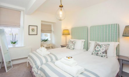 3 Bed in Bath 8
