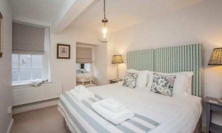 3 Bed in Bath 7