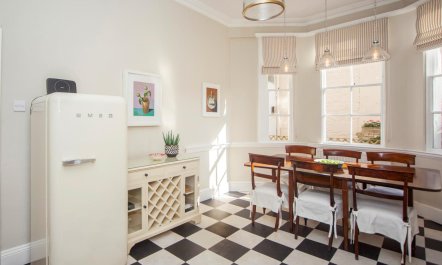 3 Bed in Bath 6