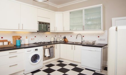 3 Bed in Bath 5
