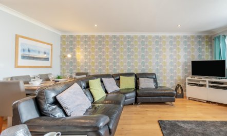 3 Bed in Freshwater East 5