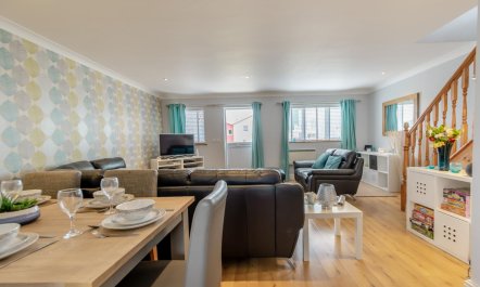 3 Bed in Freshwater East 1