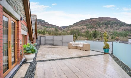 6 Bed in Blaencwm 2