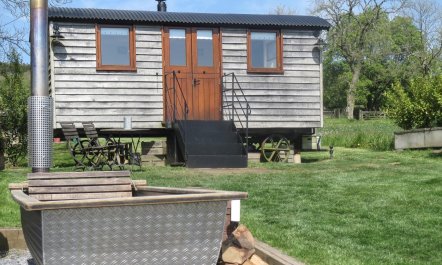 1 Bed in Masbury 2