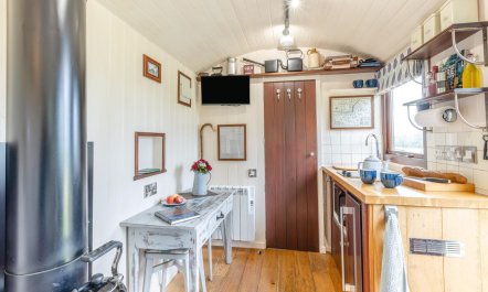 1 Bed in Masbury 2