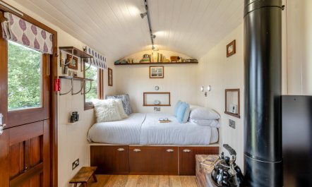 1 Bed in Masbury 1