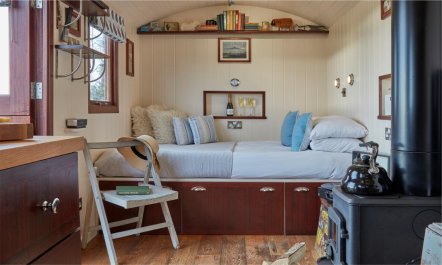 1 Bed in Masbury 8