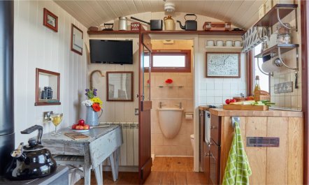 1 Bed in Masbury 6
