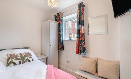 3 Bed in Corton 8